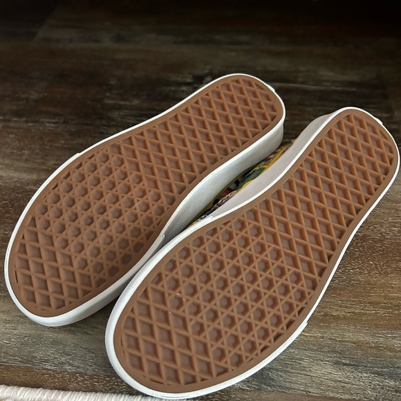 Limited edition, National Geographic vans - Picture 6 of 6